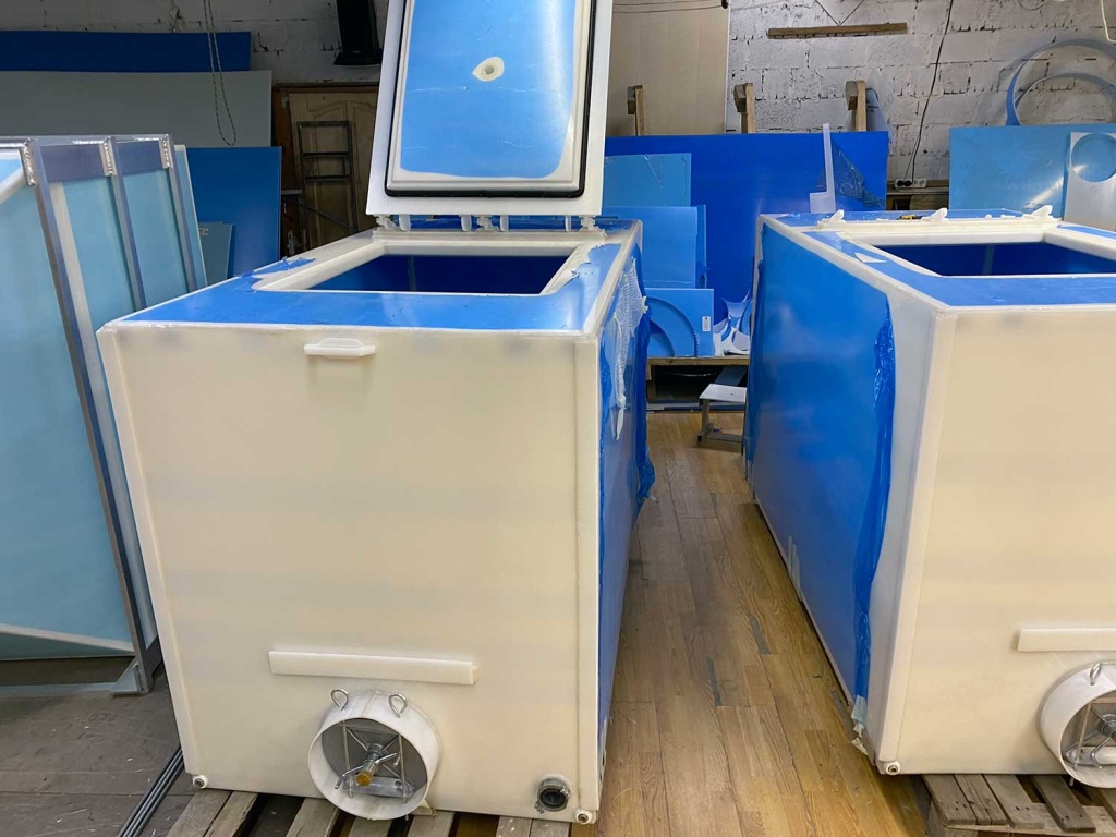 Новые баки объемом 2,4 м3 для перевозки живой рыбы Новые баки объемом 2,4 м3 для перевозки живой рыбы